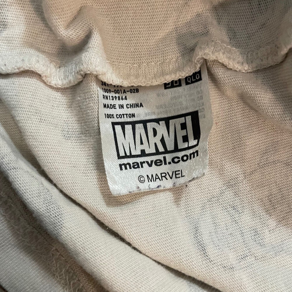 Uniqlo UT Marvel Comics T-Shirt Mens Medium Beige All Over Capt America Iron Man - Picture 6 of 8